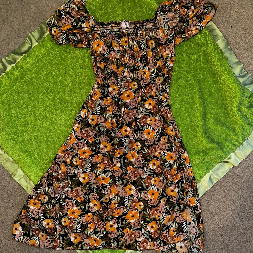 TIZZY LIZZY Floral Off-Shoulder Dress
Orange - Black SIZE: S